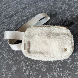 Lululemon white sherpa belt bag
